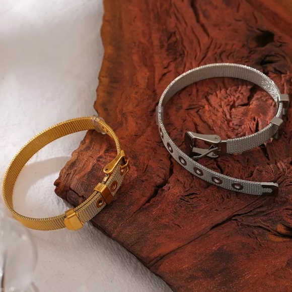 Chic Bangle Bracelet - Picture 3 of 8